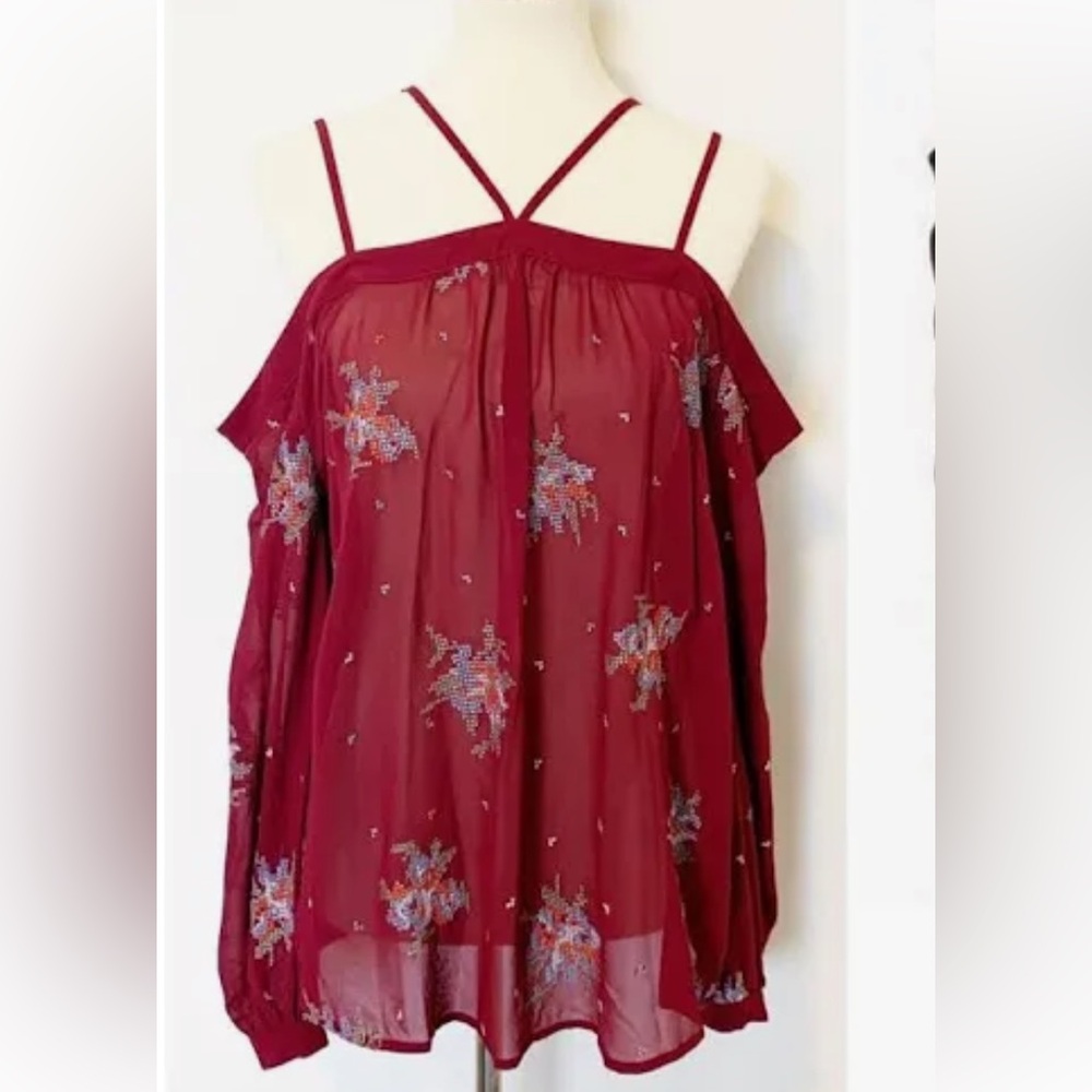 NWOT-RO&DE cold shouldered w/ embroidery. Semi-sheer w/long sleeves-cute straps!